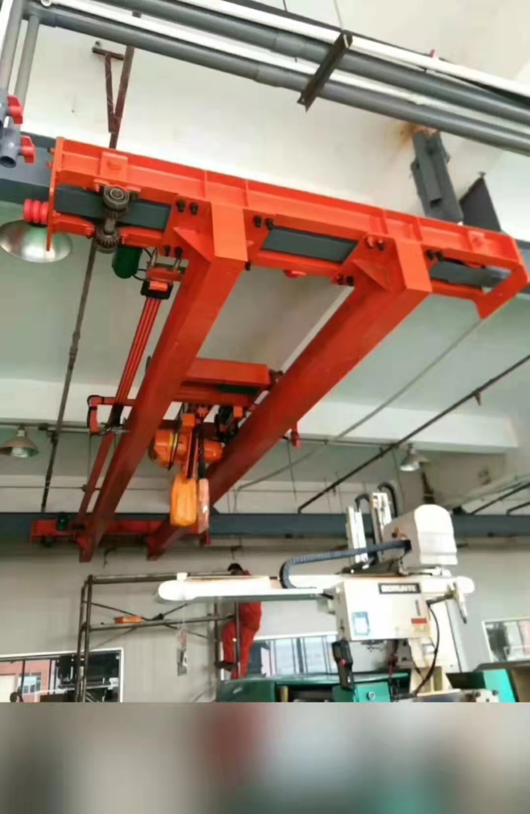 懸掛雙梁起重機.jpg